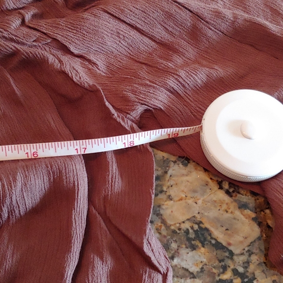 Lovely Rosely Off shoulder top🌟 - Picture 5 of 7